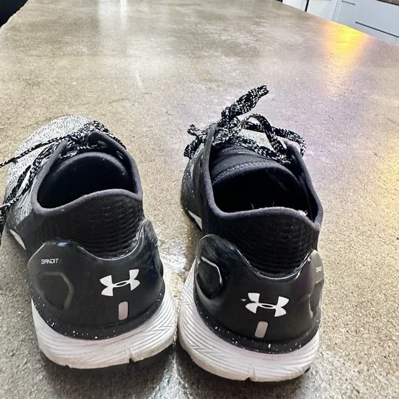 Boys Under Armour shoes- 7 - Picture 2 of 3